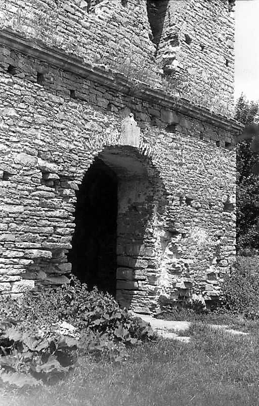 1992 р. Нижній ярус надбрамної башти.…