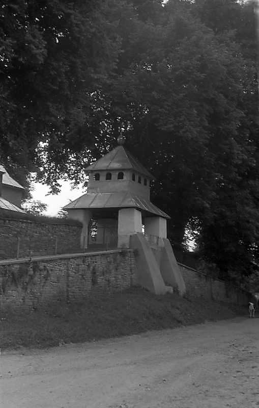 1992 р. Дзвіниця. Вигляд з південного…