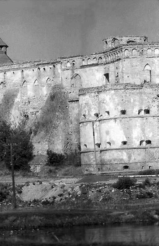 Фрагменти палацу і башти