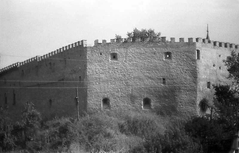 Мури з баштою 16 ст. [Постанова Ради міністрів УРСР “Про впорядкування справи… Мури