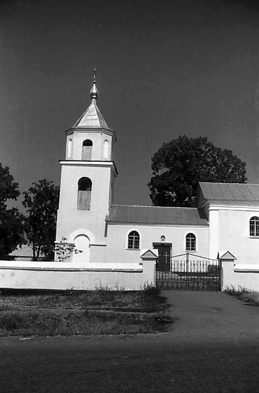 1992 р. Дзвіниця і трапезна. Вигляд з…