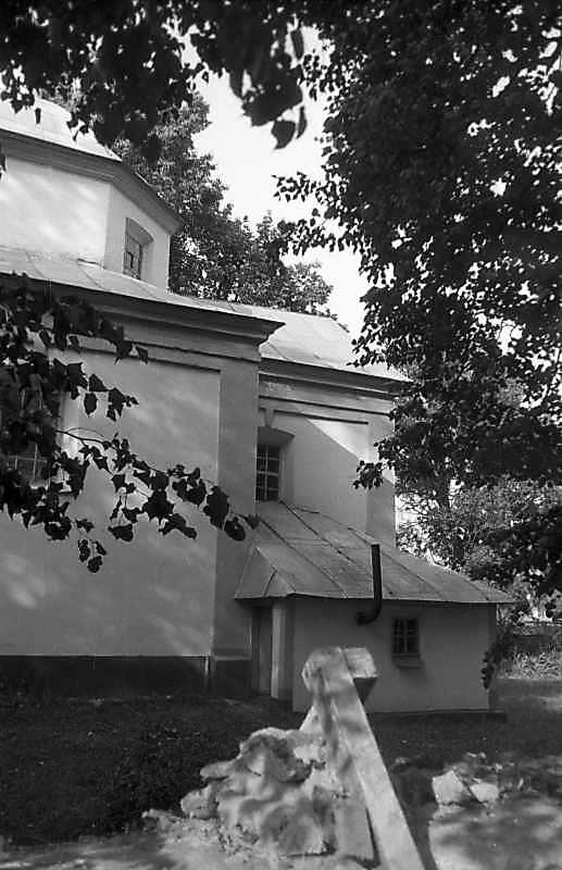 1992 р. Нава і вівтар. Вигляд з півдня