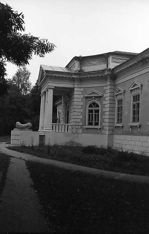 1992 р. Південний фасад у ракурсі.…