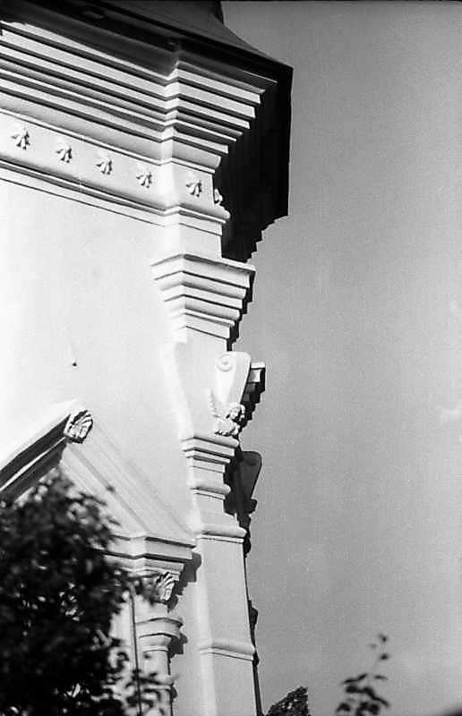 1993 р. Наріжна пілястра західного…