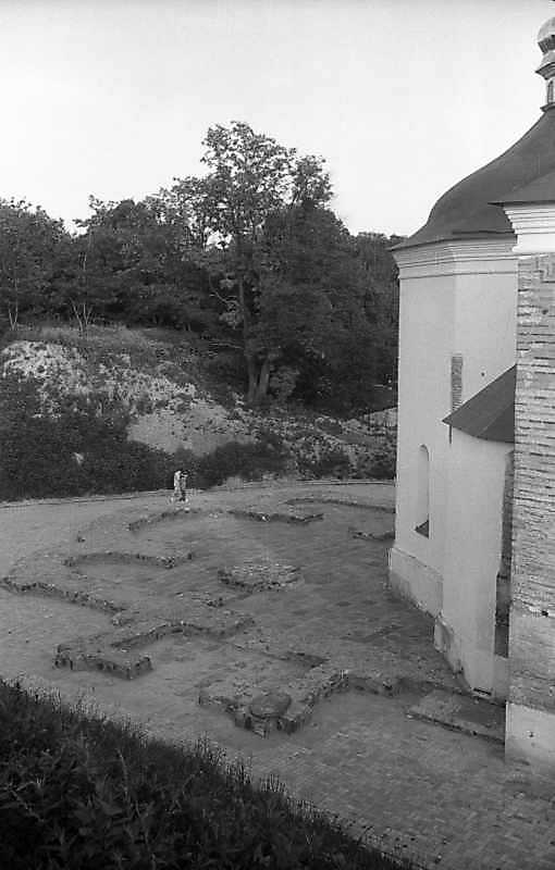 1993 р. Контур давньої церкви