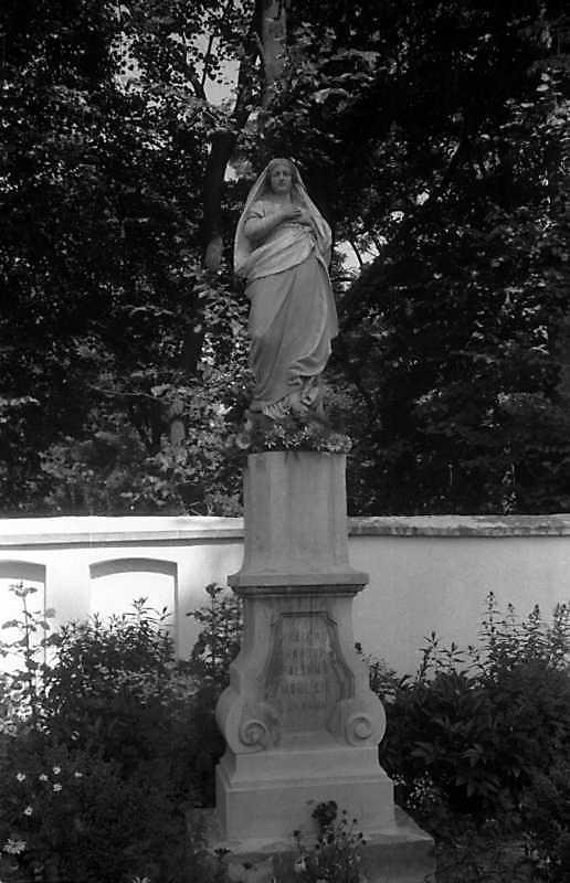 1993 р. Скульптура “Непорочне зачаття”