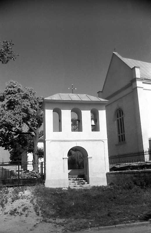 Дзвіниця та південне рамено трансепту