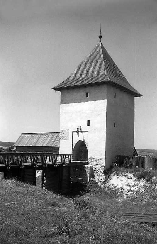 1993 р. Міст, будинок і башта. Вигляд…