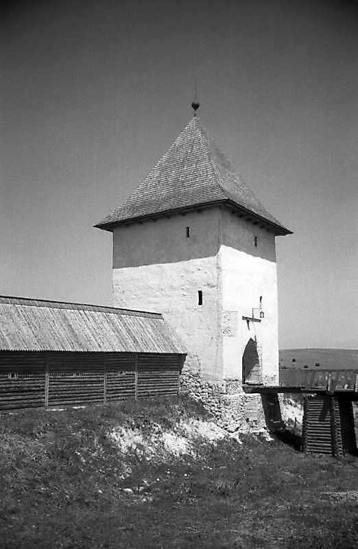 1993 р. Будинок, башта і міст. Вигляд…