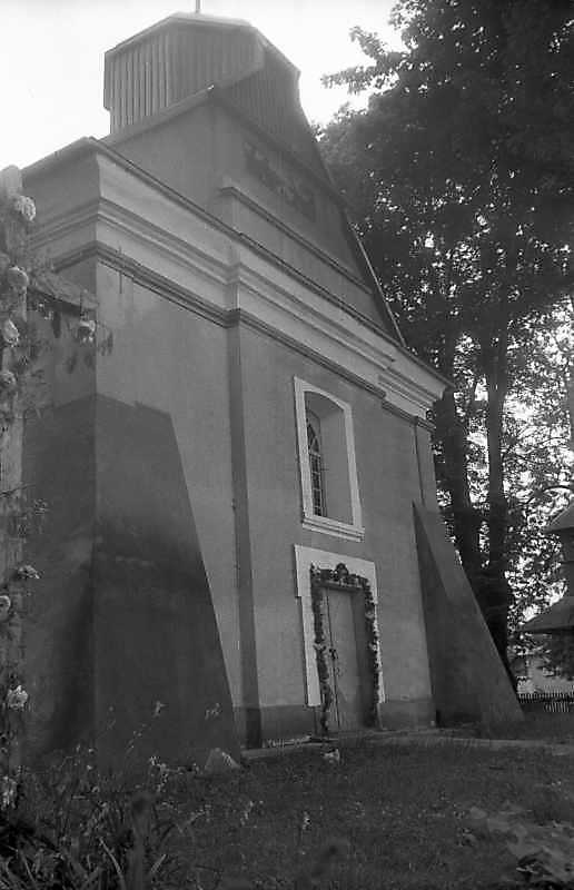 Чільний фасад церкви