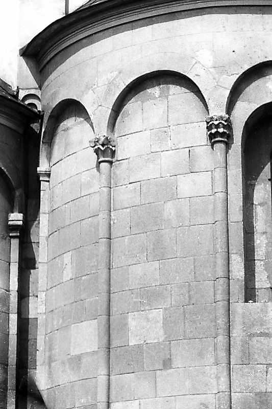 Південна частина з півколонками 1 – 2