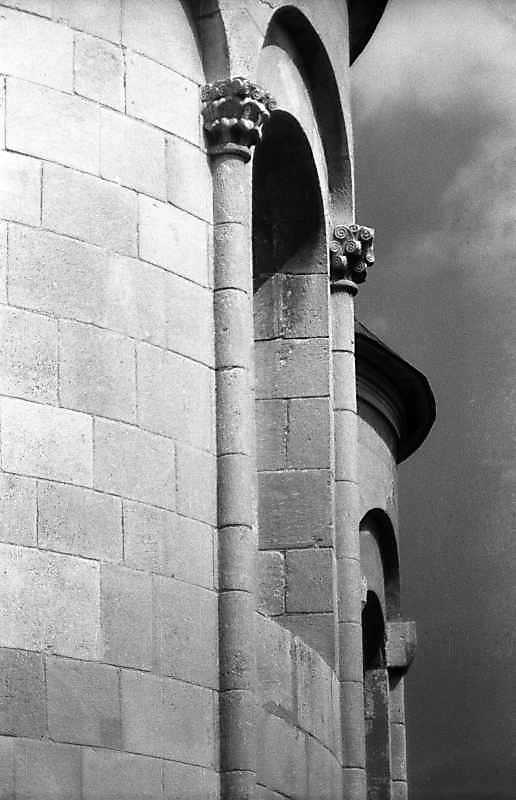 1993 р. Вікно центральної апсиди.…