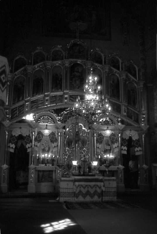 1993 р. Інтер’єр церкви з видом на…