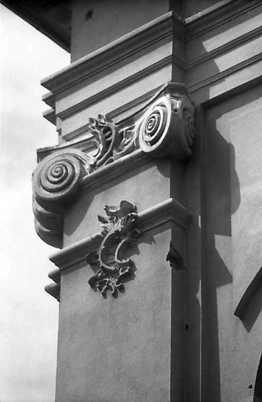 Капітель пілястри