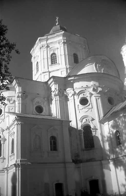 1993 р. Вівтар і нава. Вигляд з…