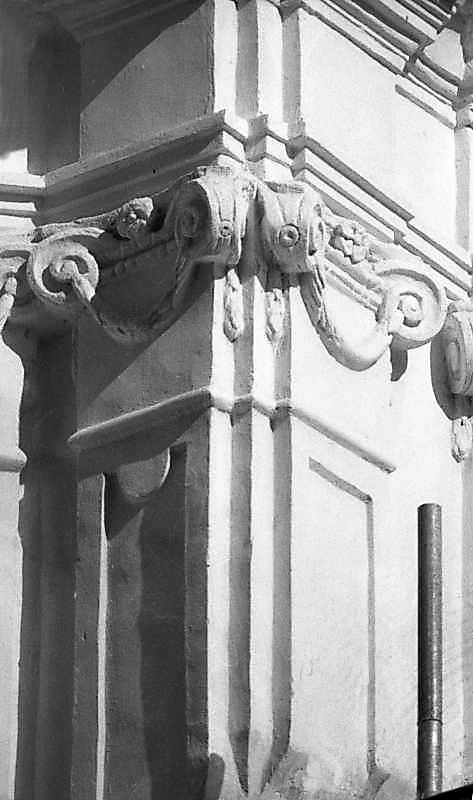 Наріжні пілястри