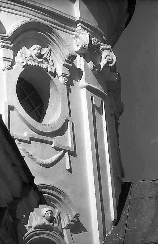 Вікно 2-го ярусу північної конхи