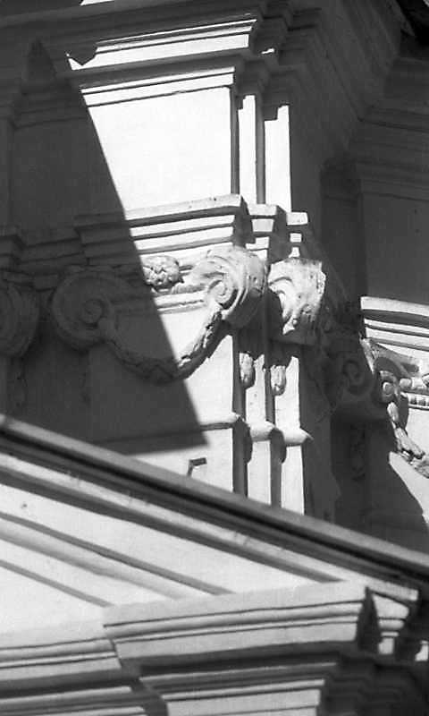 Наріжні пілястри