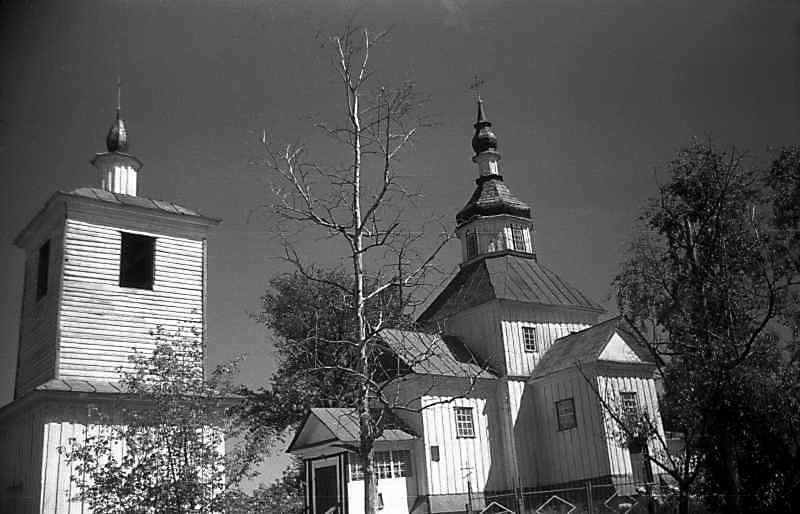 1993 р. Дзвіниця і церква. Вигляд з…