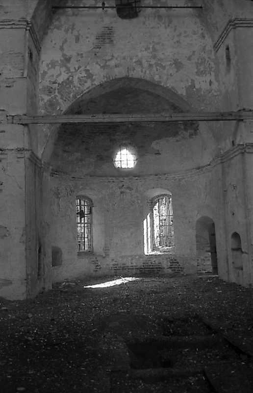 1993 р. Інтер’єр з видом на вівтарну…