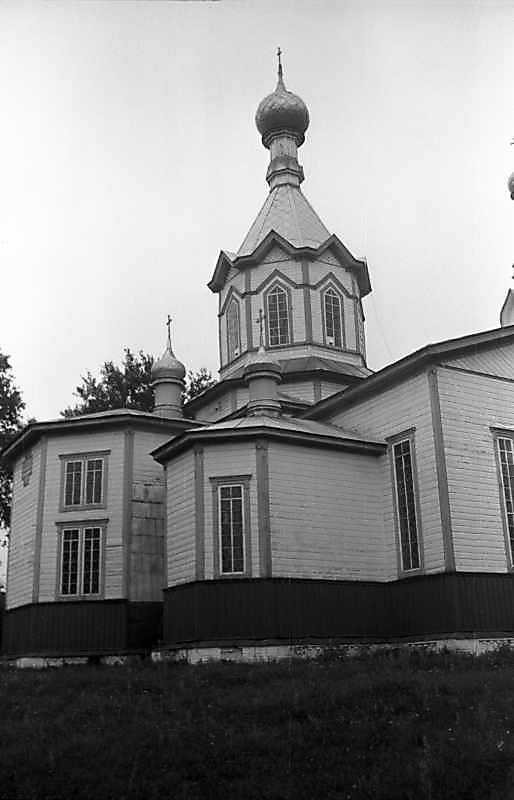 Вівтар і нава