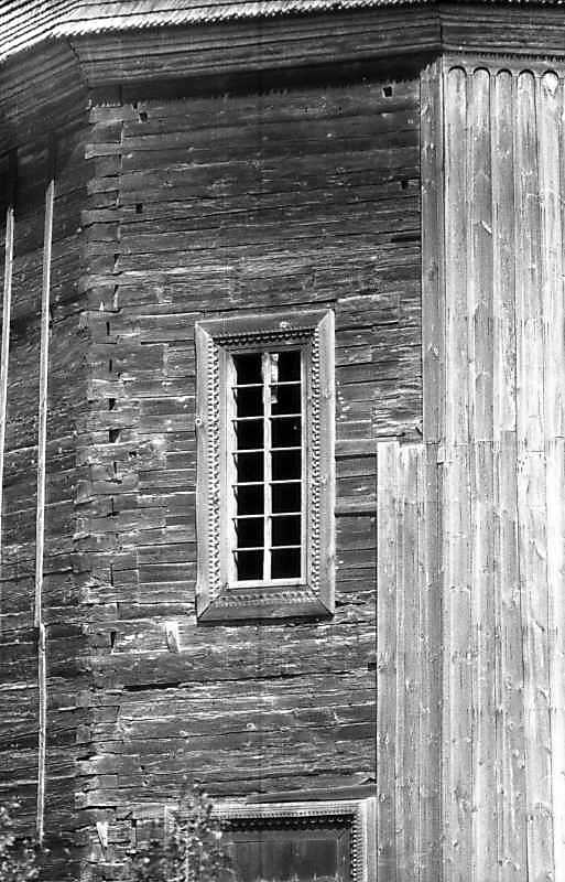 Вікно південної стіни нави