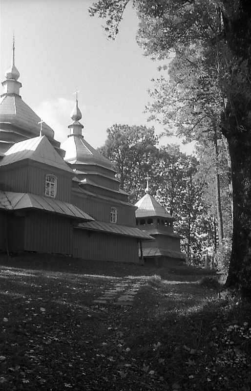 Бабинець церкви і дзвіниця