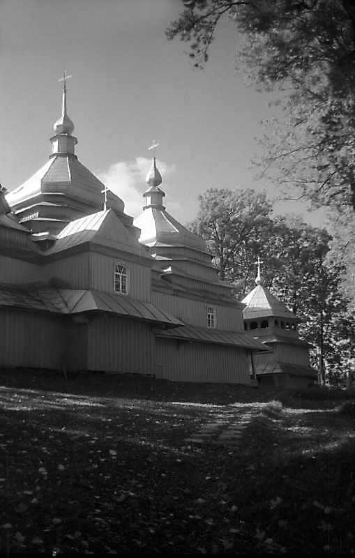 Нава, бабинець церкви і дзвіниця