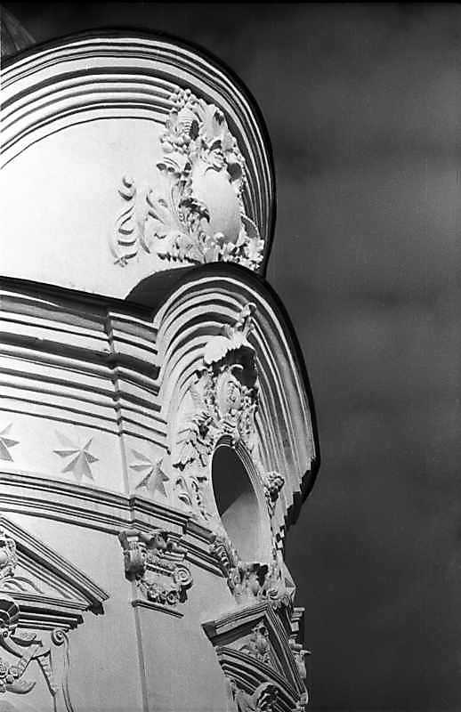 1994 р. Фронтон вівтарної конхи.…