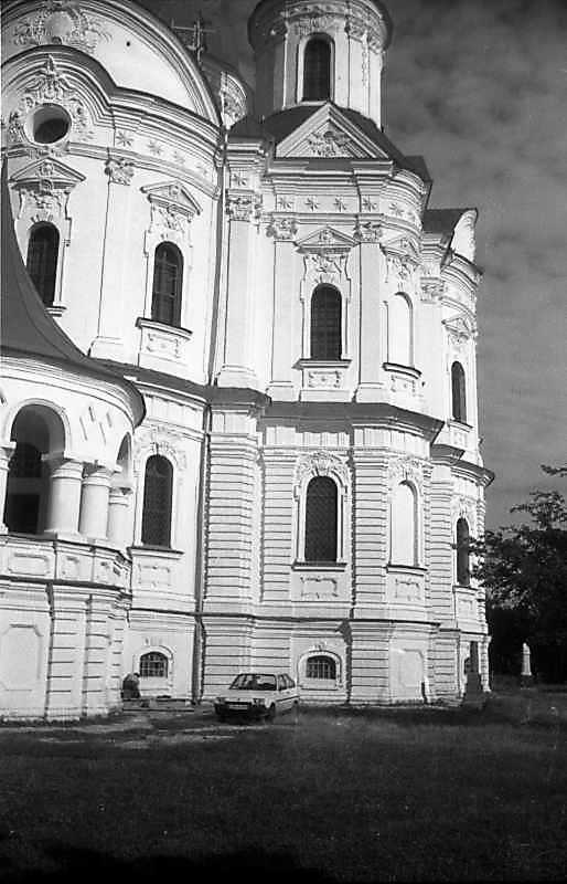 Вівтарна частина