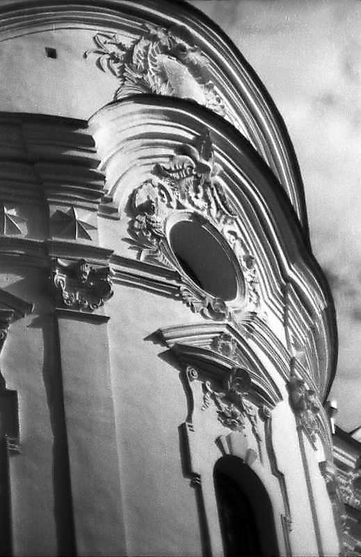 1994 р. Фронтон південно-східної…