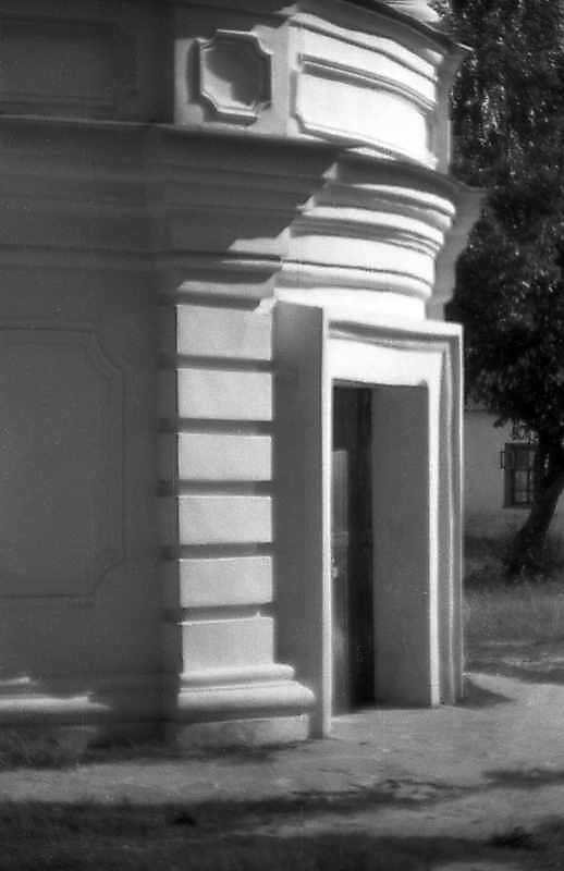 1994 р. Двері цоколя. Вигляд з позиції…