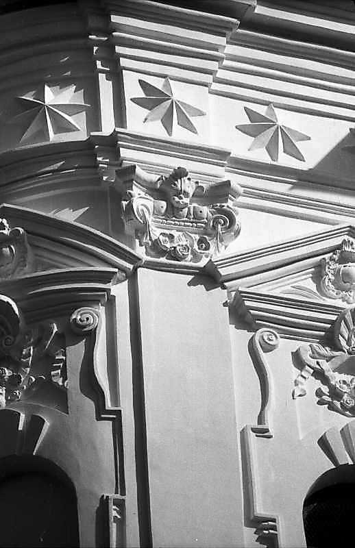 Ґзимс і капітель пілястри