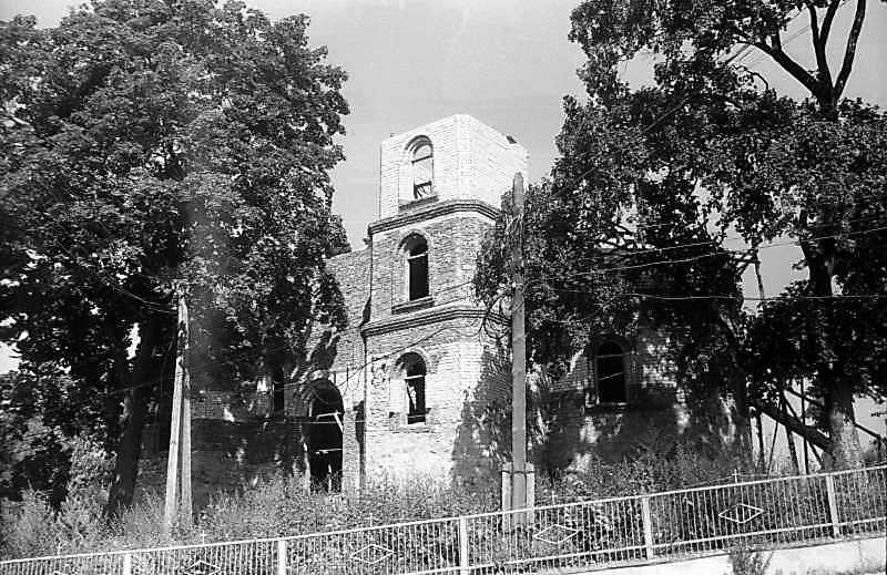 Церква Знесіння відзначена у візиті 1746 р. Нова споруда збудована 1859 р.… Церква Вознесіння