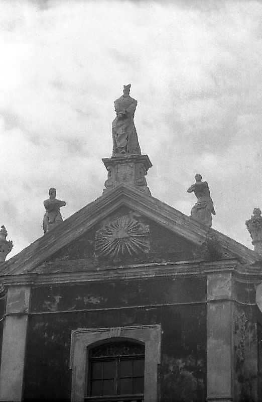 1995 р. Фронтон. Вигляд з півночі