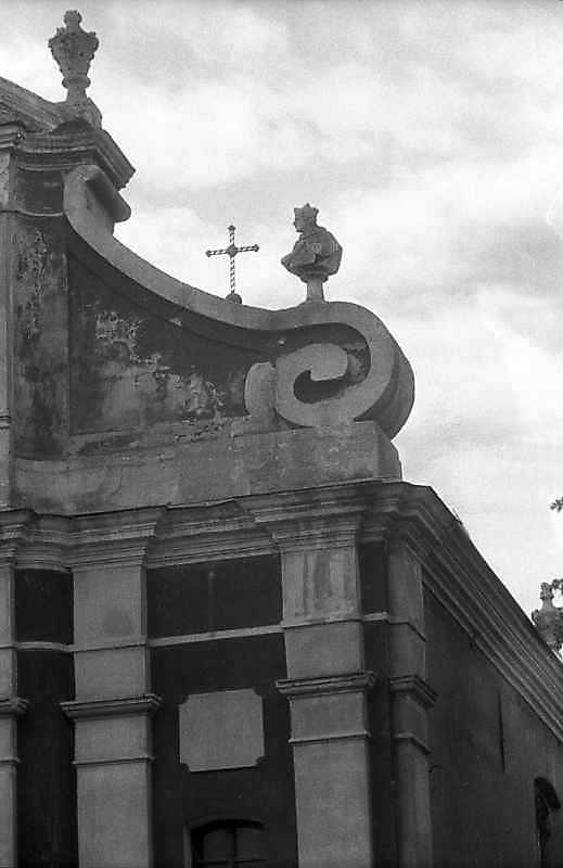 1995 р. Бічна волюта фронтону. Вигляд…