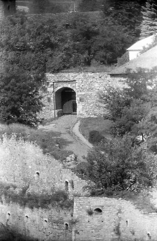 1995 р. Передмостові каземати та брама…