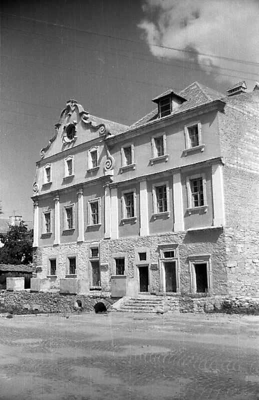 Головний фасад