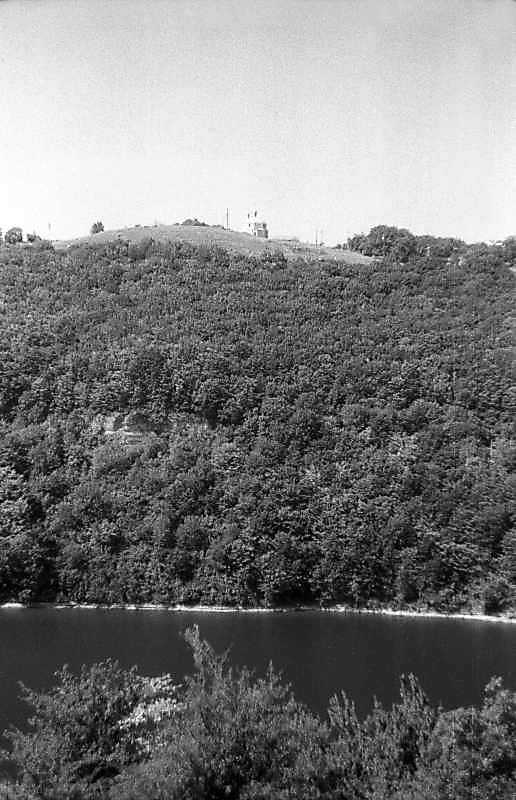 1995 р. Гора з цервкою в с. Врублівці.…