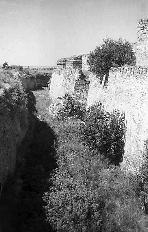 1995 р. Південний фронт з баштами 10 –…