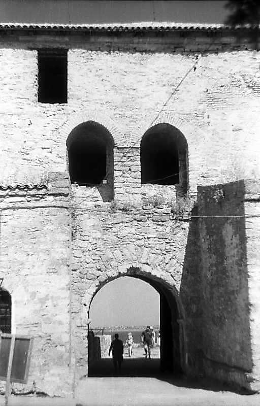 1995 р. Центральна частина з проїздом.…