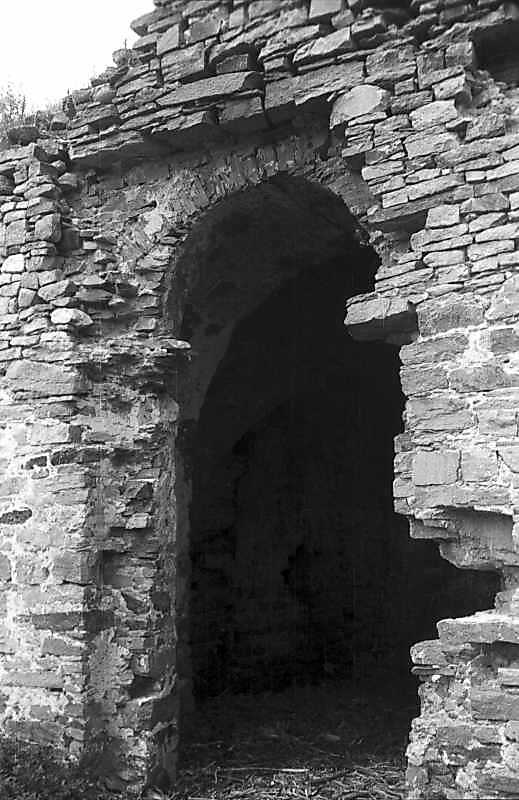 1996 р. Надбрамна башта. Арка проїзду…