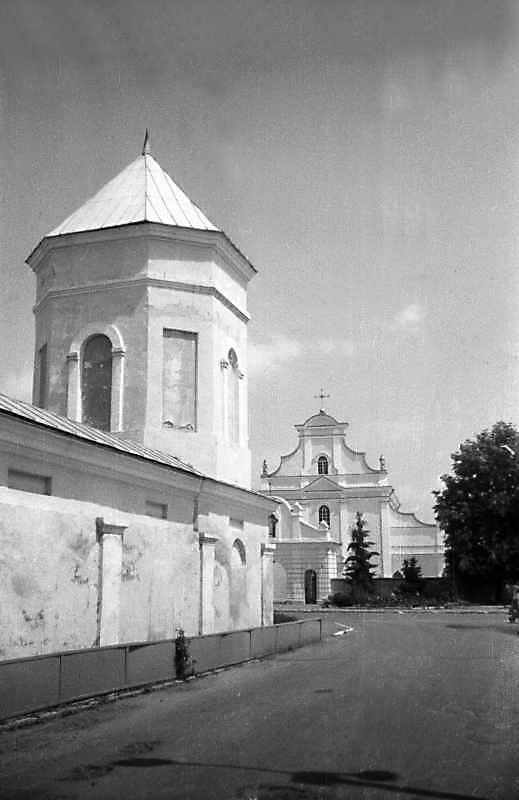 Наріжна башта та мури