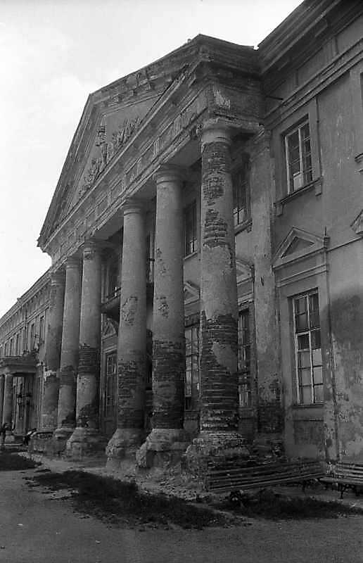 1996 р. Центральна частина головного…