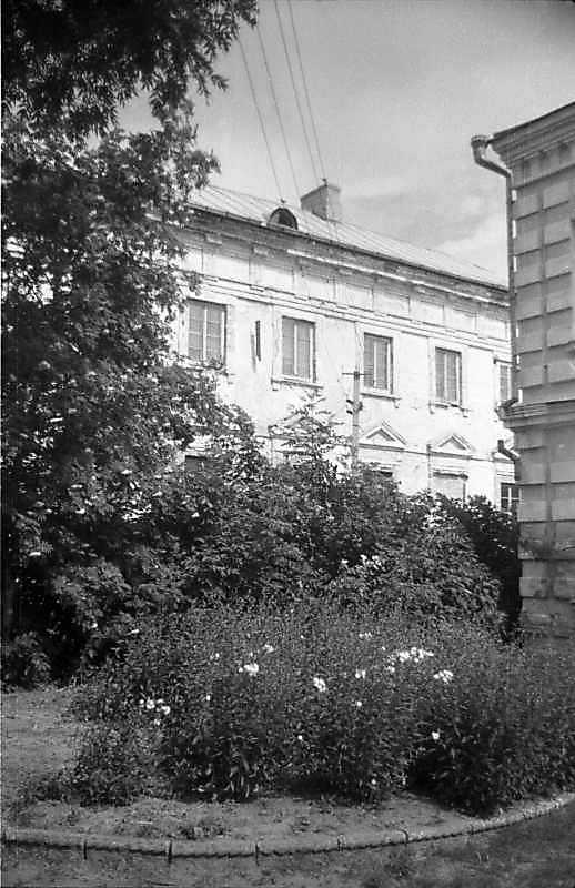 1996 р. Фрагмент тилового фасаду.…