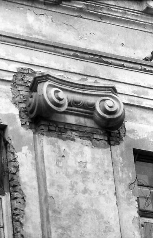 Капітель іонічної пілястри