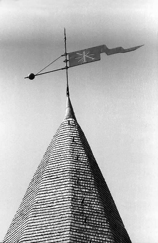 Шатровий верх з флюгером