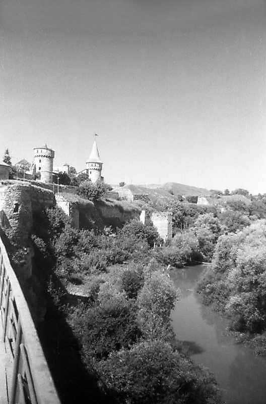 1996 р. Північний бік замку над…