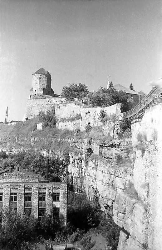 1996 р. Вигляд зі сходів при мості