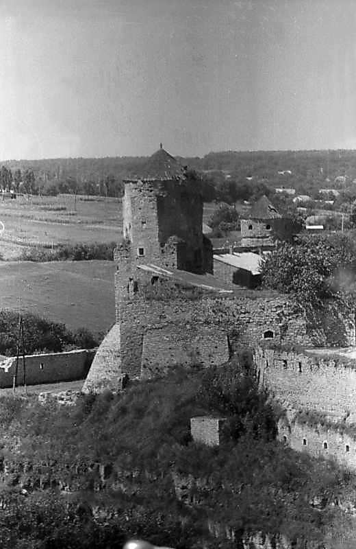 1996 р. Вид на Папську башту з…